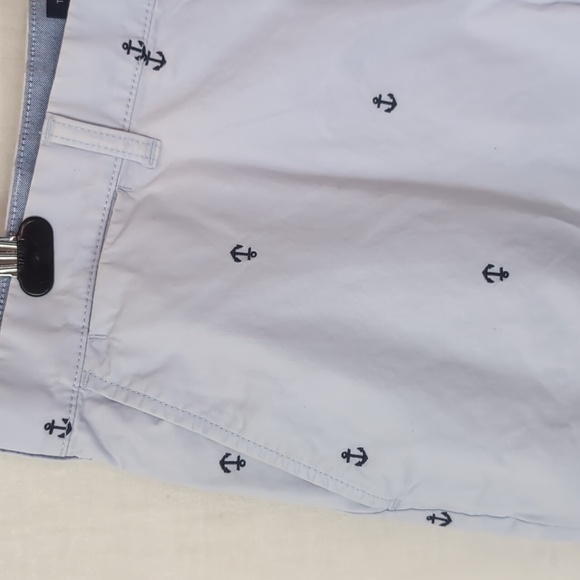 Tommy Hilfiger Classic Fit Pale Blue Anchor Print Shorts Size 38 - Picture 4 of 7